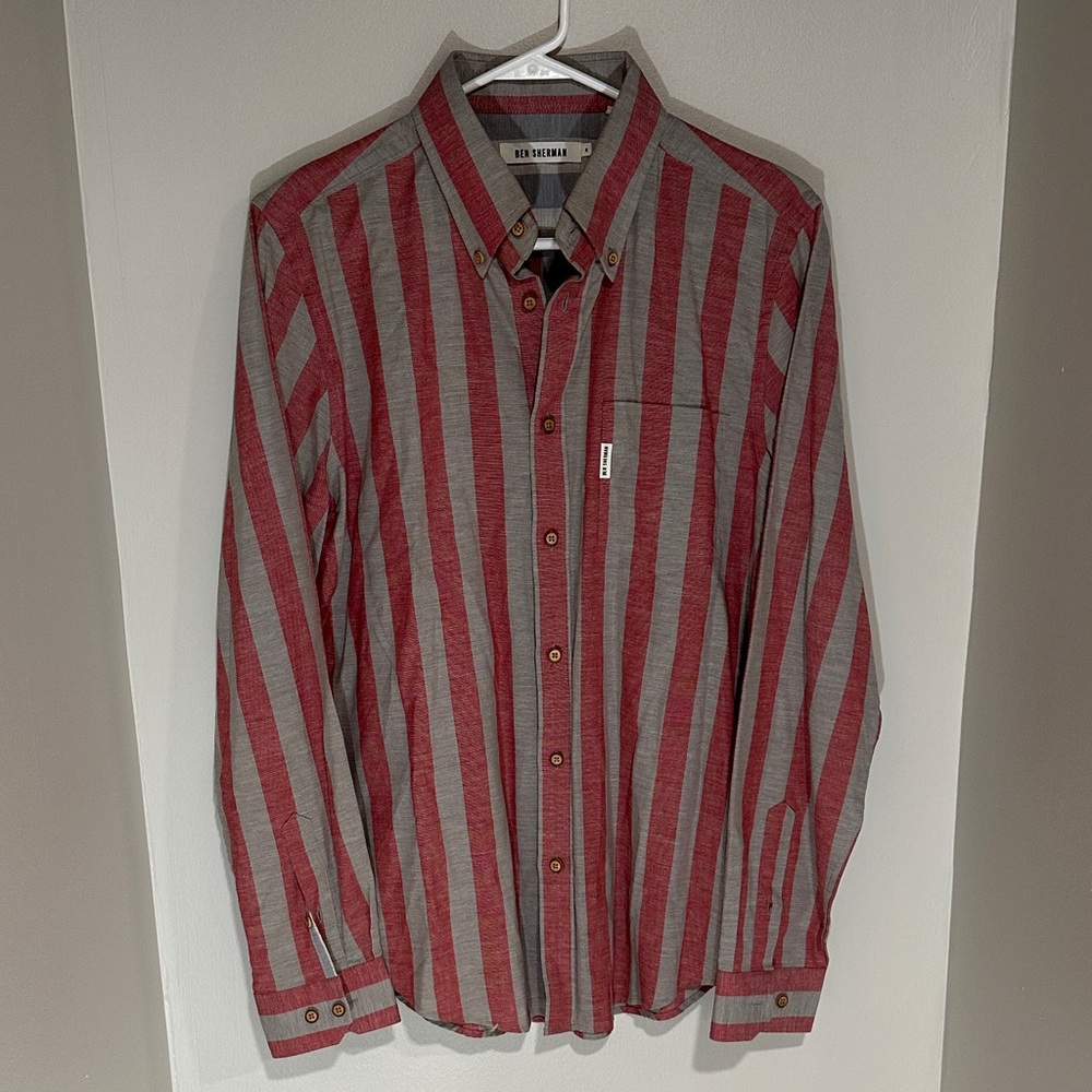 Ben Sherman Red and Gray Striped Button Down Men’s Shirt Medium